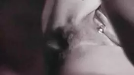 彼女のペニスを食べる駐車場でブルネットの ...