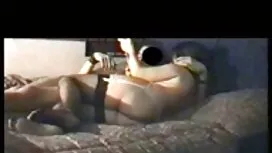 雌犬は彼女のお尻を性交する準備ができて取 ...