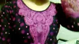 可愛い女の子の撮影彼女の最初のビデオ 女 ...