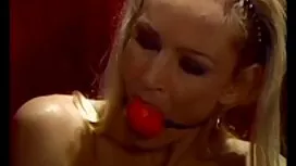 スージーは屋外クソを祝います 女性 が  ...