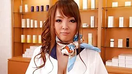 人々のグループは、友人に送信します 男性 ...
