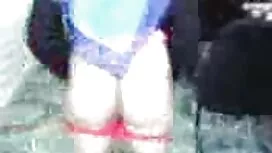 ぽっちゃり、自宅で小さな子供を持つ女性。 ...
